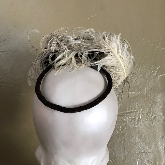 SHOWSTOPPER 1930s BROWN FELT TILT HAT WITH BROWN TIPPED WHITE OSTRICH FEATHERS main image 6